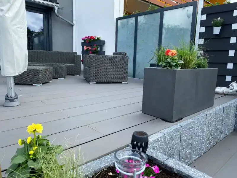 PREMIUM terasz virágládákkal (gyártói fotó)
