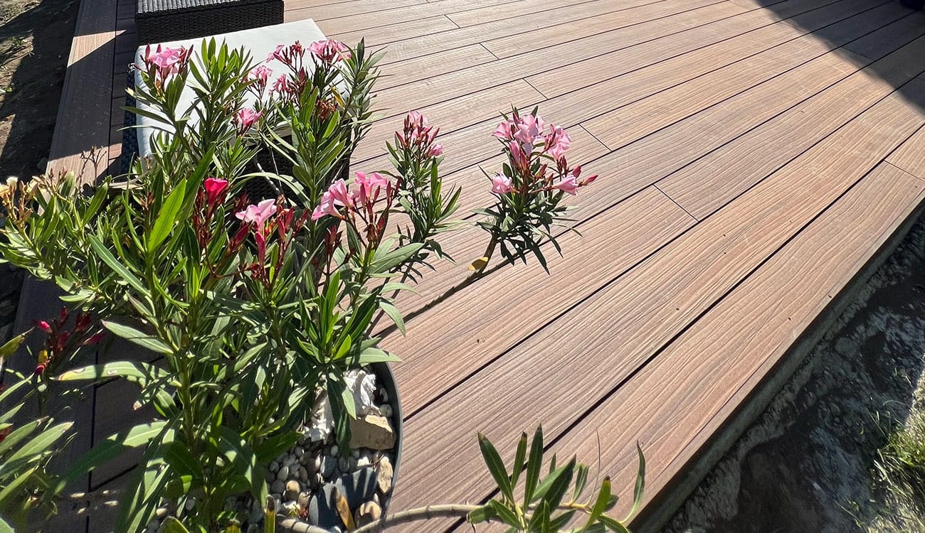torroTIMBER DOLOMIT brown terasz széle és szegélye Budaörsön (referenciafotó)